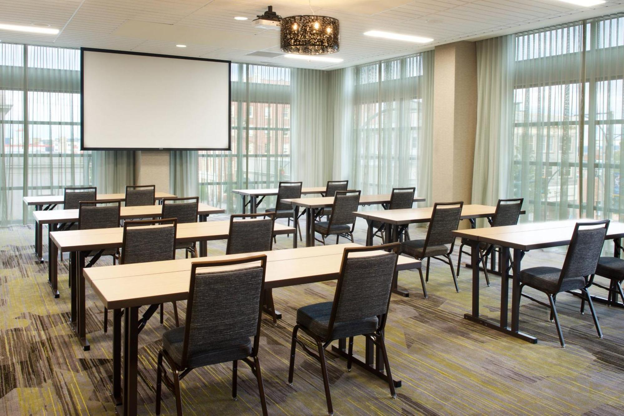 Courtyard By Marriott Seattle Everett Downtown Extérieur photo